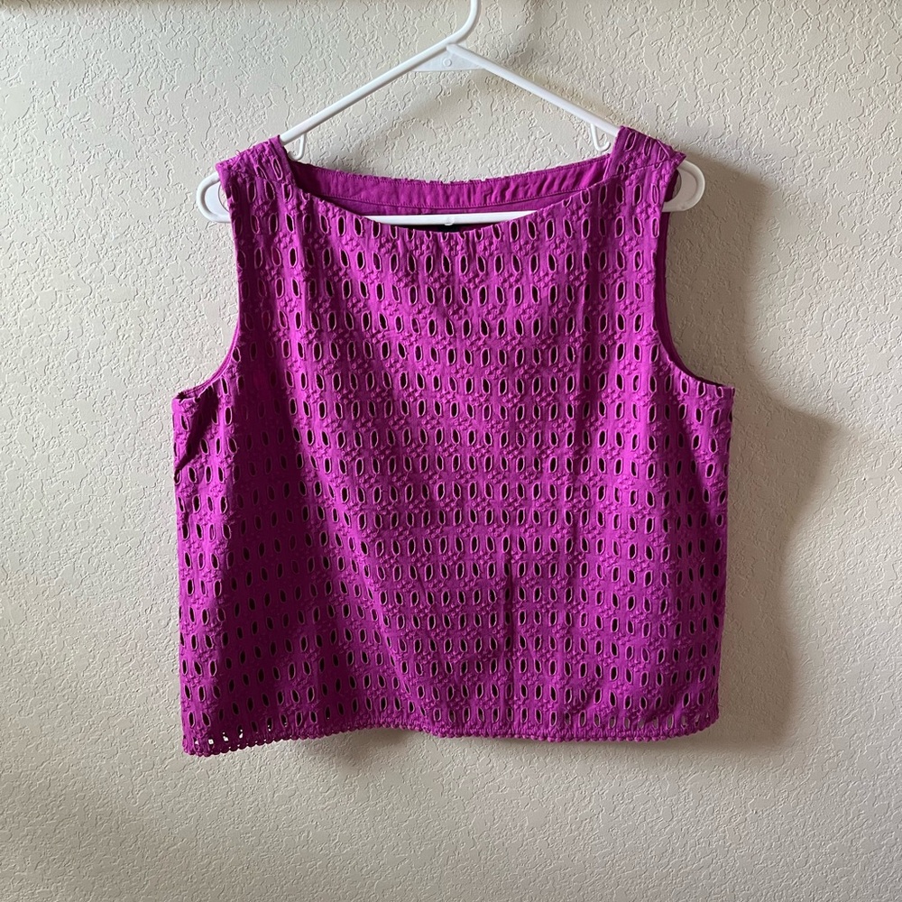 Ann Taylor Women’s Sleeveless Eyelet Trim Top Magenta Size M Petite